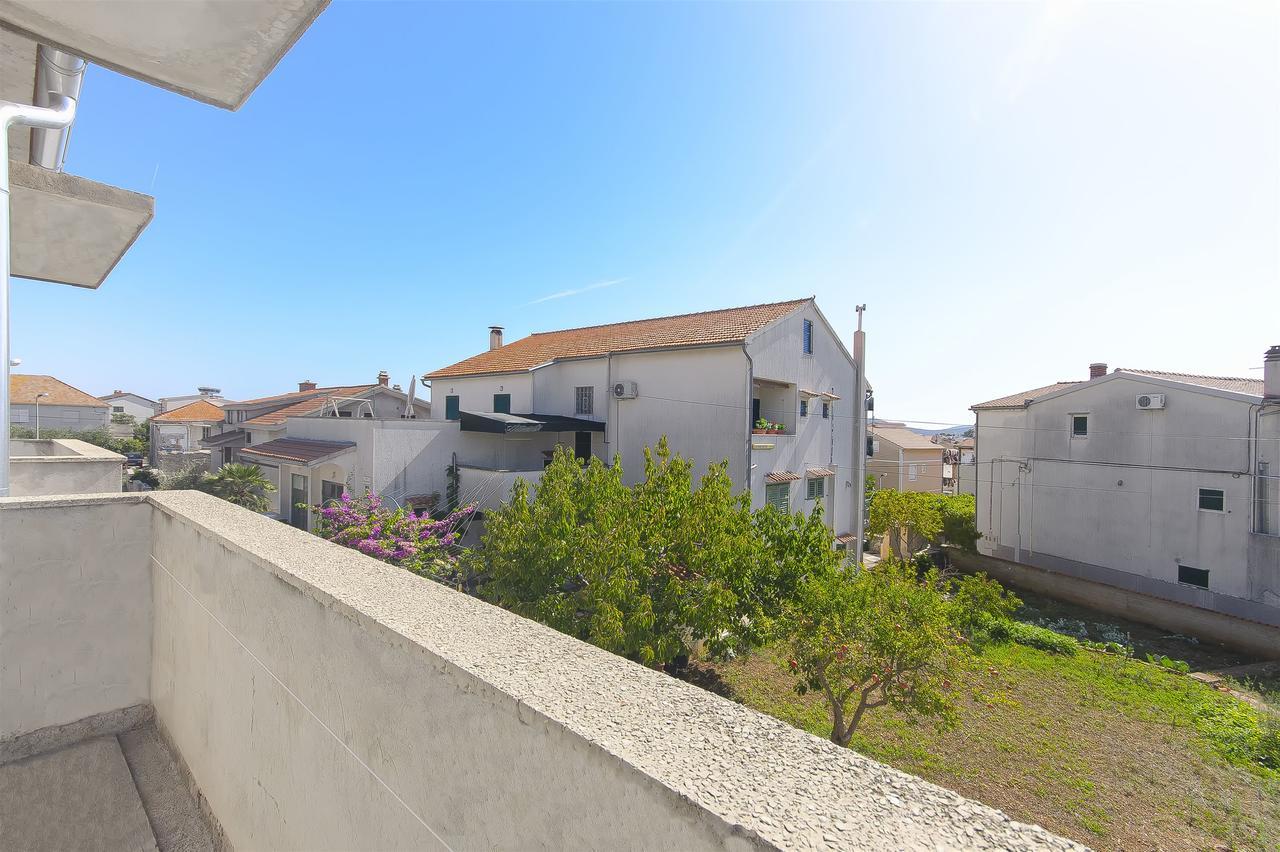 Apartment Niko Vodice Luaran gambar