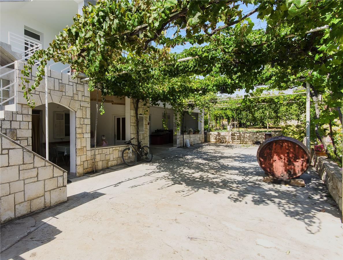 Apartment Niko Vodice Luaran gambar