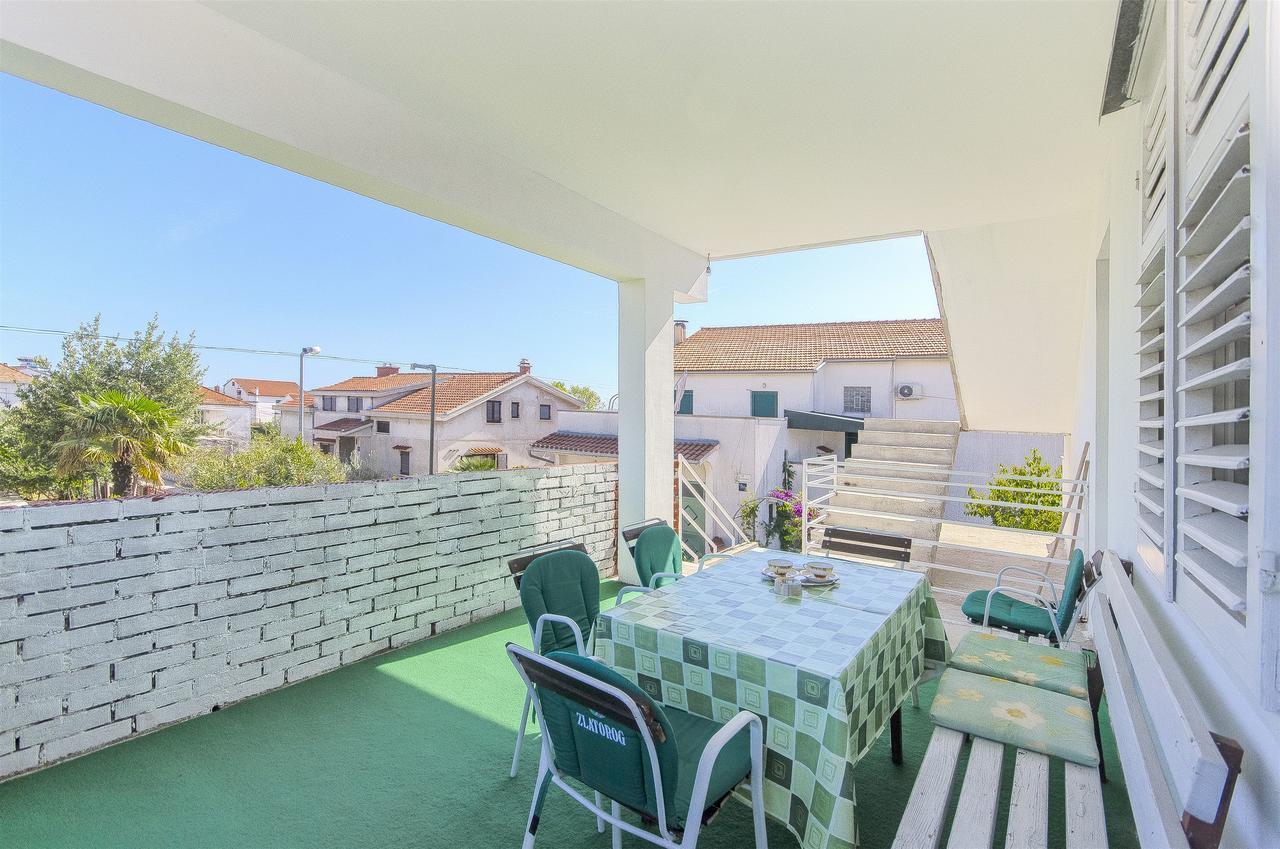 Apartment Niko Vodice Luaran gambar