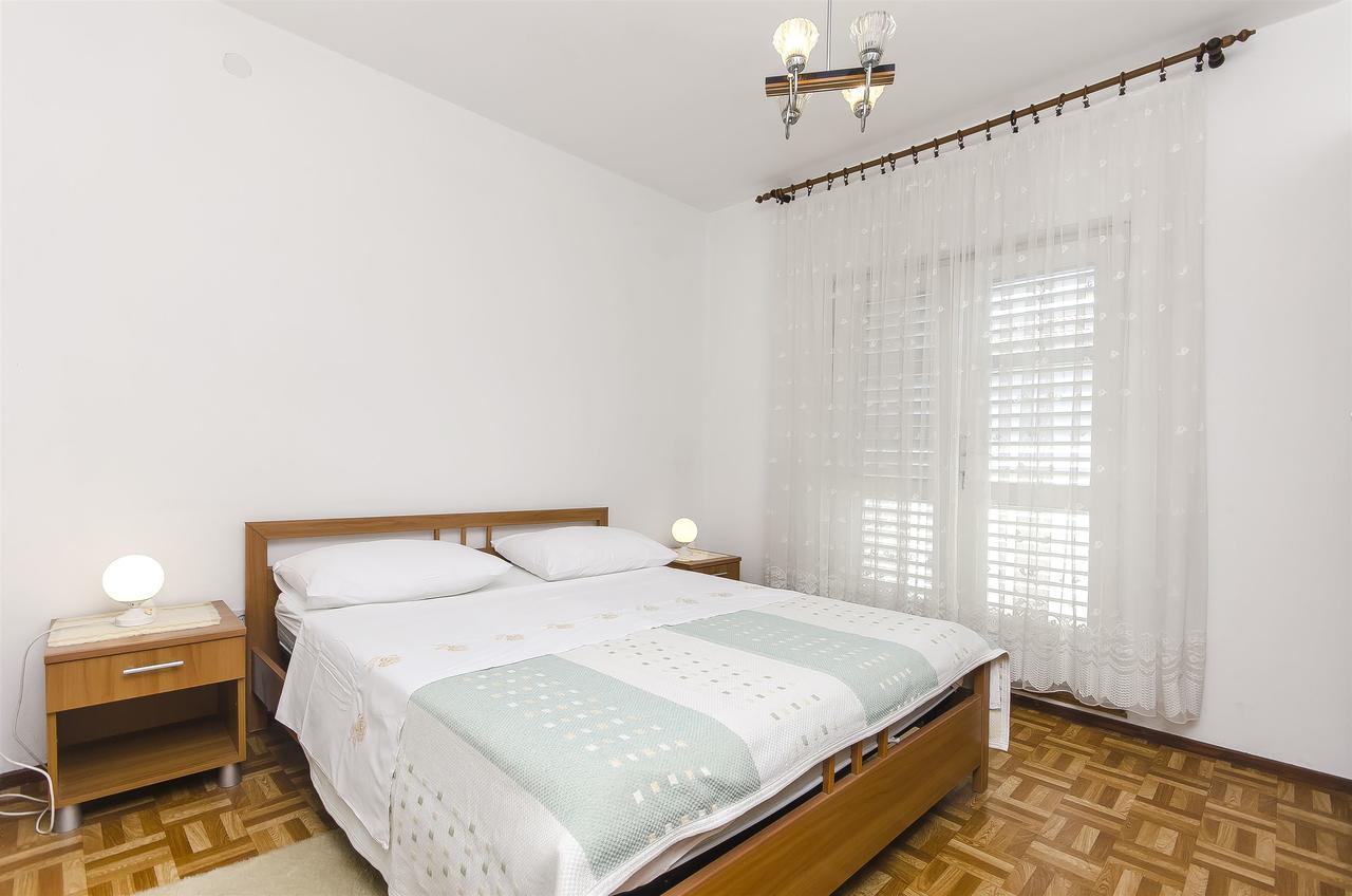 Apartment Niko Vodice Luaran gambar