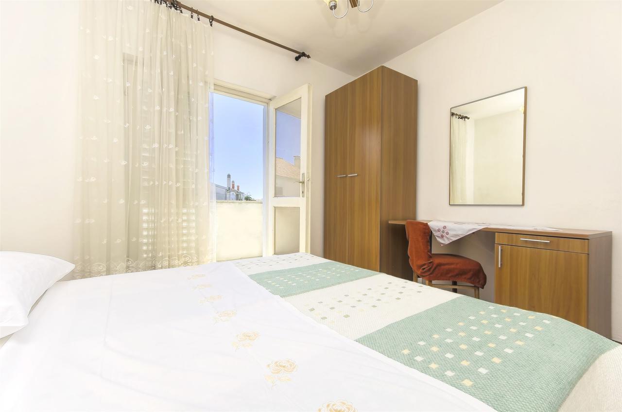 Apartment Niko Vodice Luaran gambar