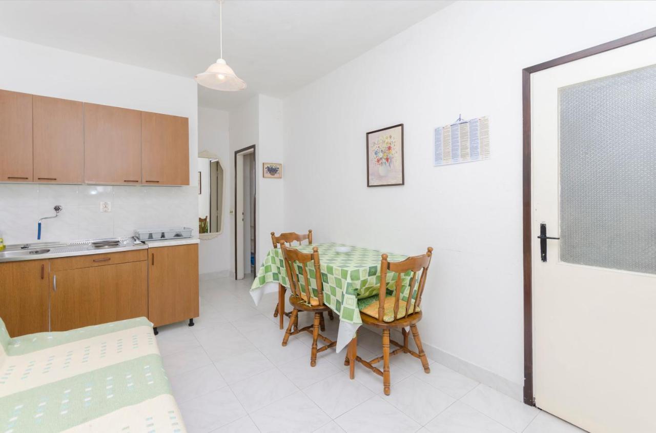 Apartment Niko Vodice Luaran gambar