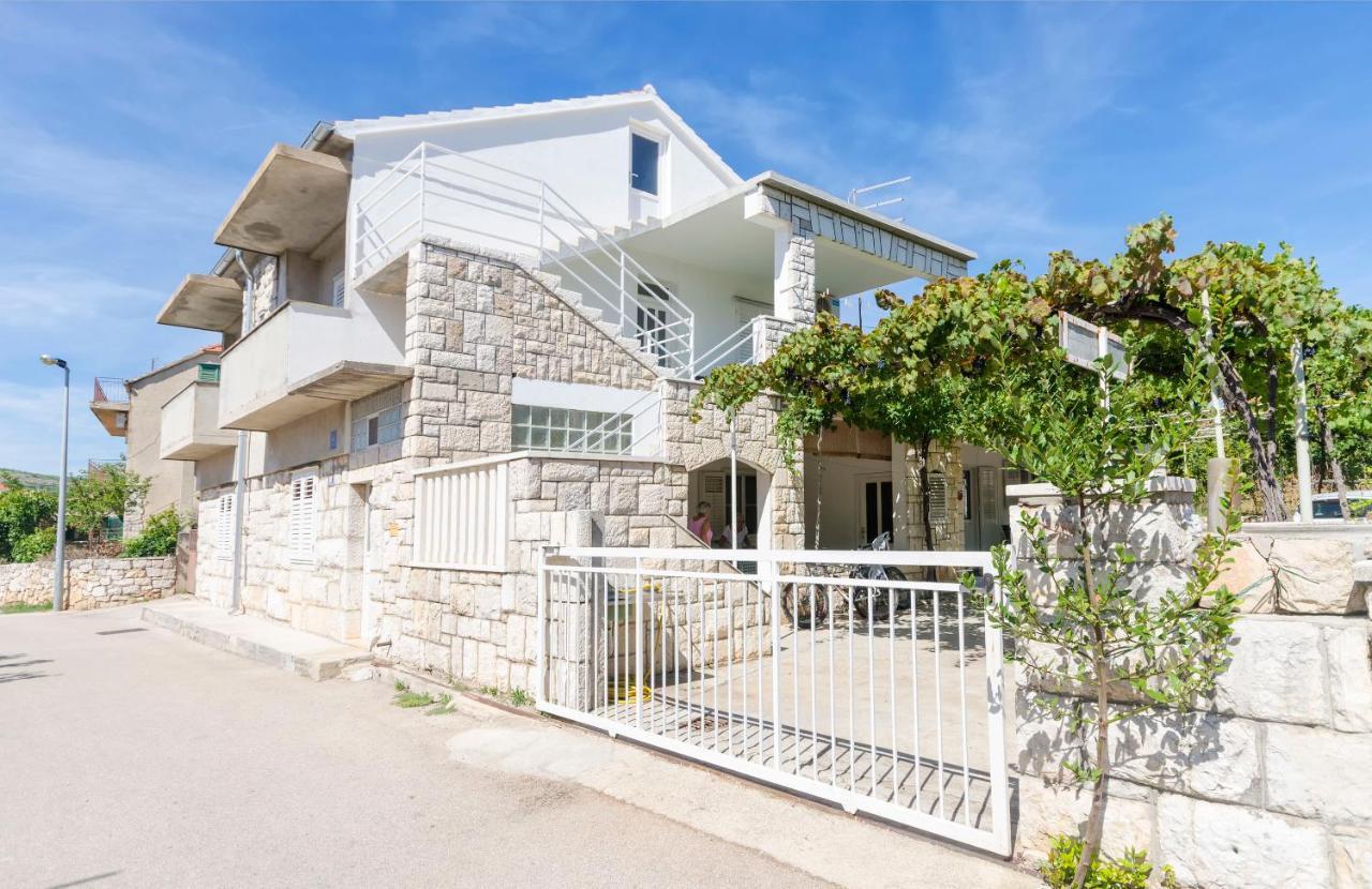 Apartment Niko Vodice Luaran gambar