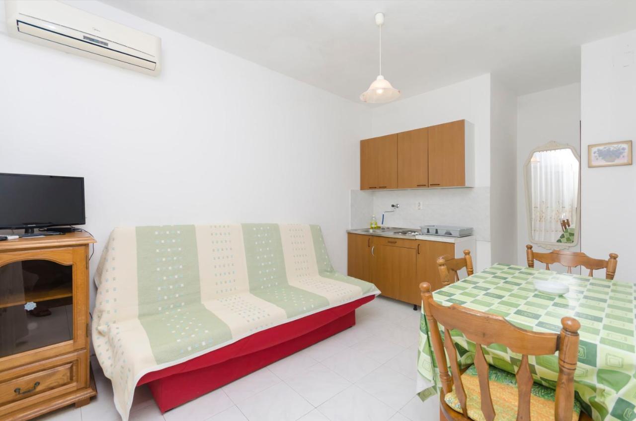 Apartment Niko Vodice Luaran gambar