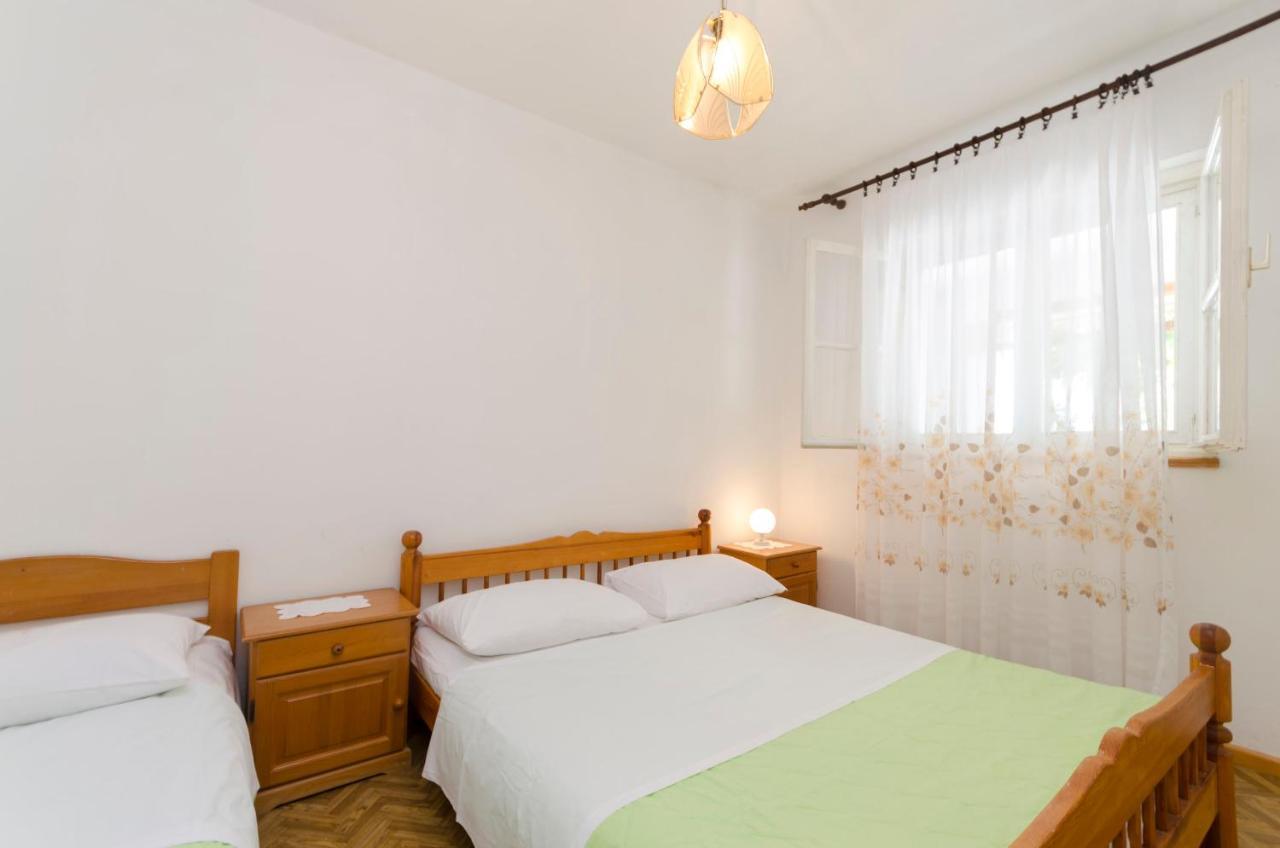 Apartment Niko Vodice Luaran gambar
